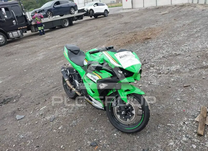 2025 Kawasaki EX500 photo