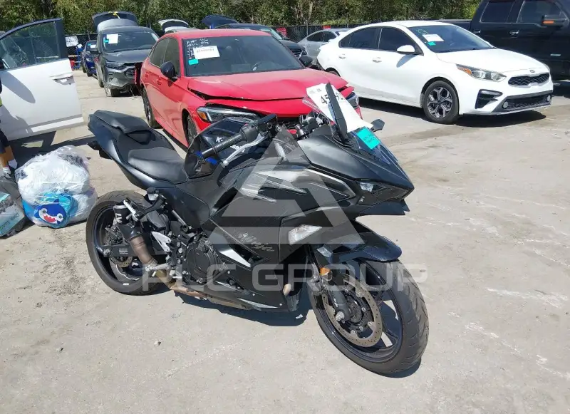 2025 Kawasaki EX500 photo