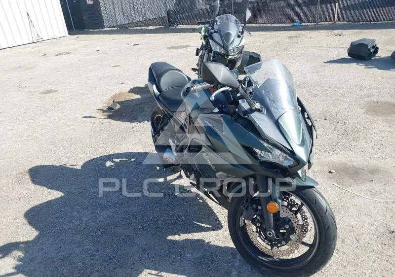 2025 Kawasaki EX650 фото