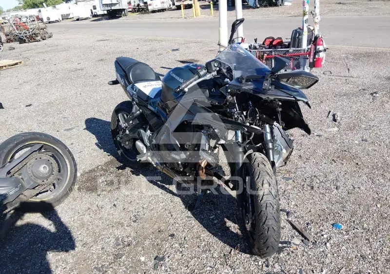 2025 Kawasaki EX650 фото