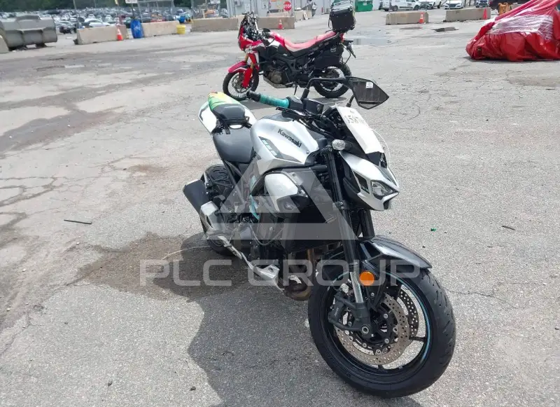 2025 Kawasaki ZR900 photo