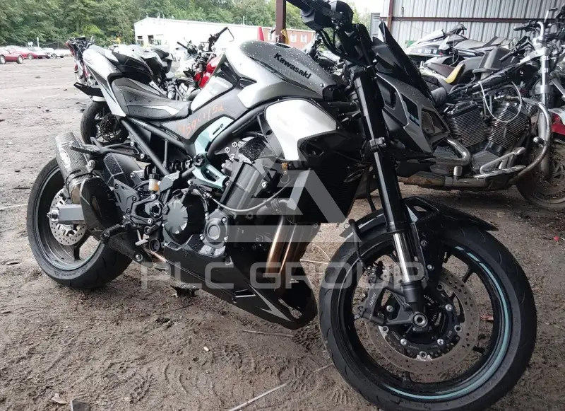 2025 Kawasaki ZR900 photo