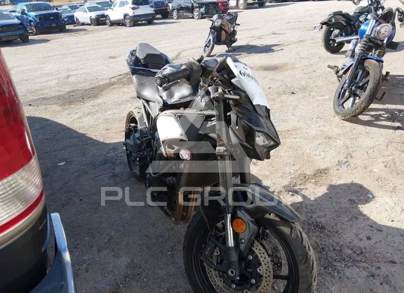 2025 Kawasaki ZR900 photo