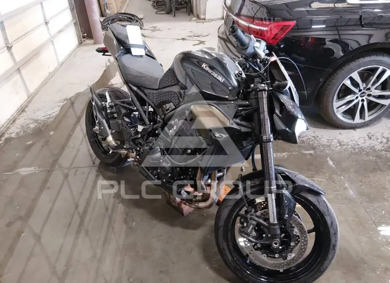 2025 Kawasaki ZR900 фото