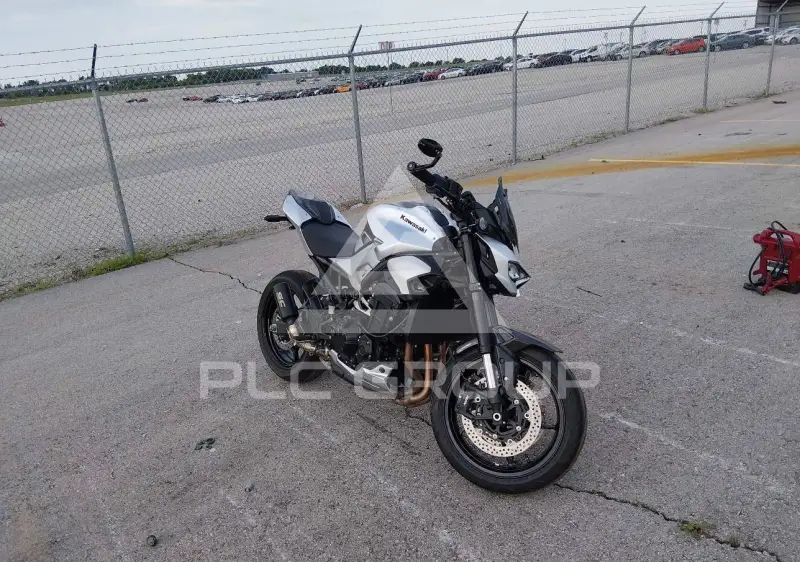 2025 Kawasaki ZR900 photo