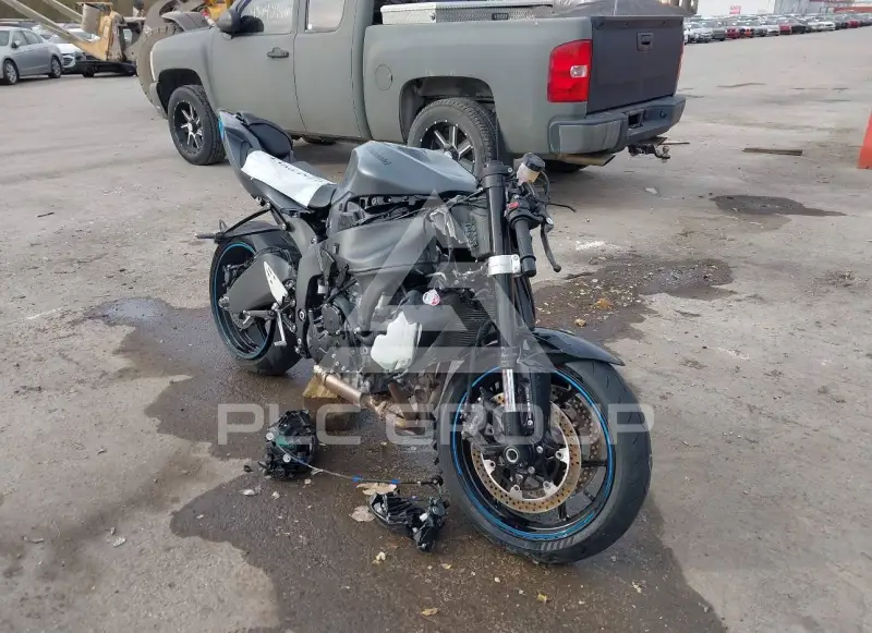 2025 Kawasaki ZX636 photo
