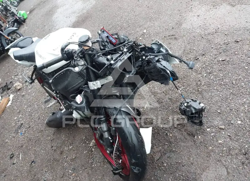 2025 Kawasaki ZX636 photo