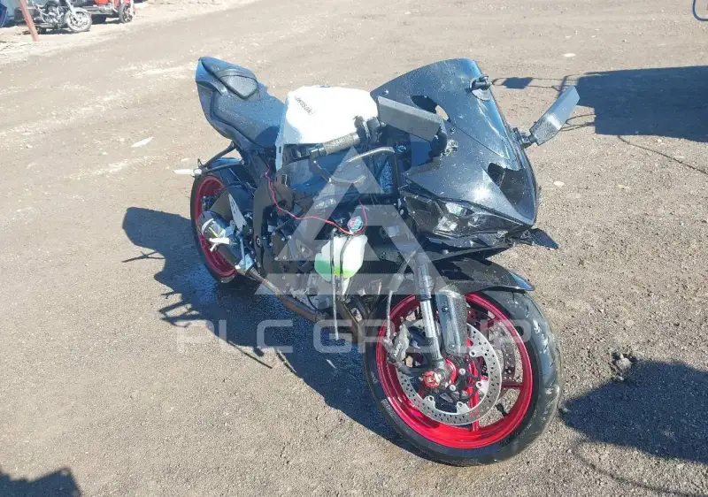 2025 Kawasaki ZX636 фото