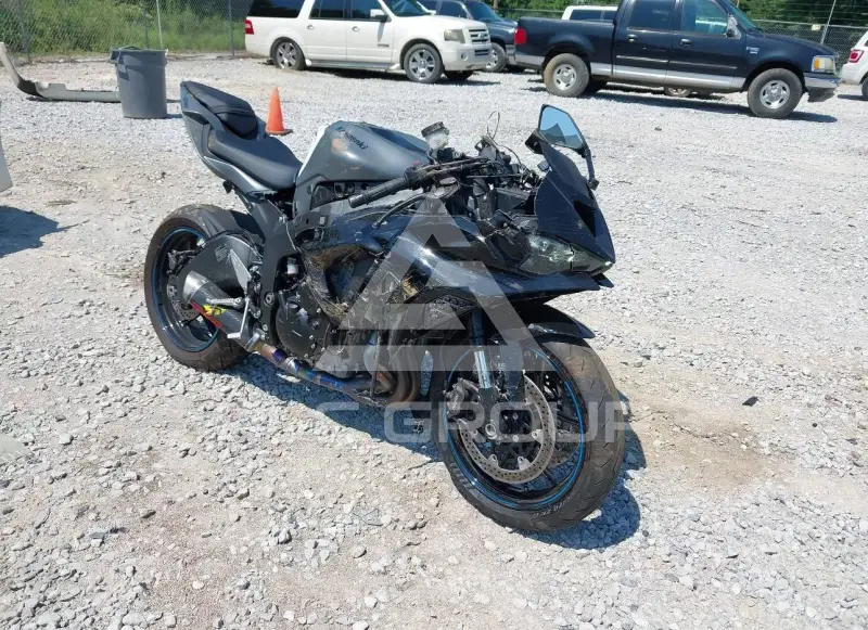 2025 Kawasaki ZX636 фото