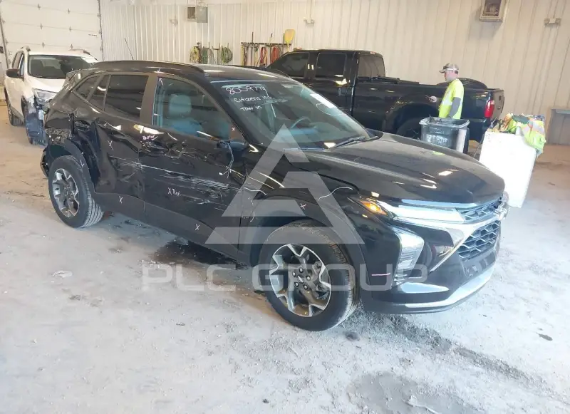 2025 Chevrolet TRAX photo
