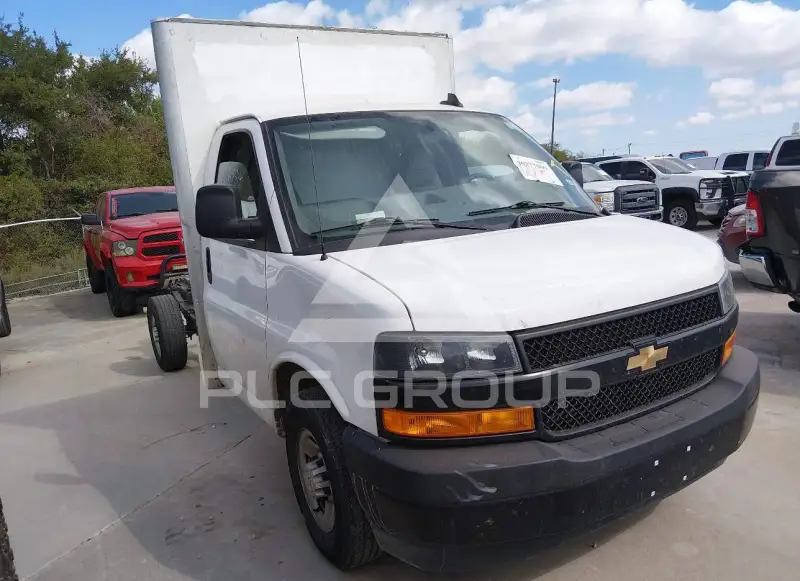 2025 Chevrolet Express фото