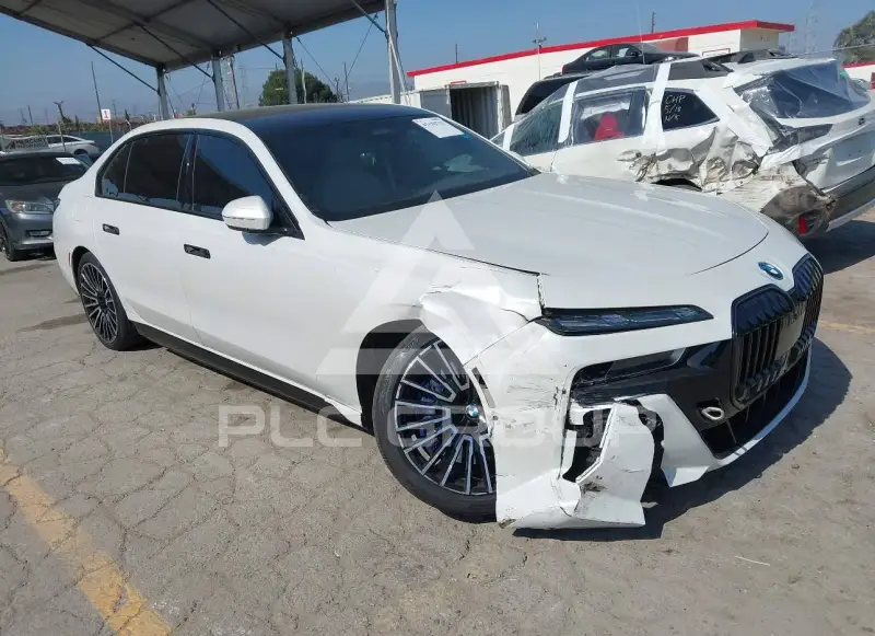 2025 BMW I7 фото