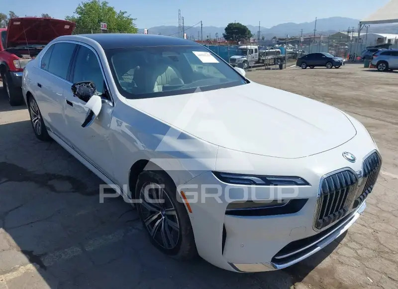 2025 BMW I7 фото