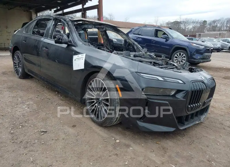 2025 BMW 760 фото