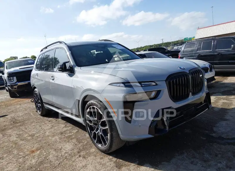 2025 BMW X7 photo