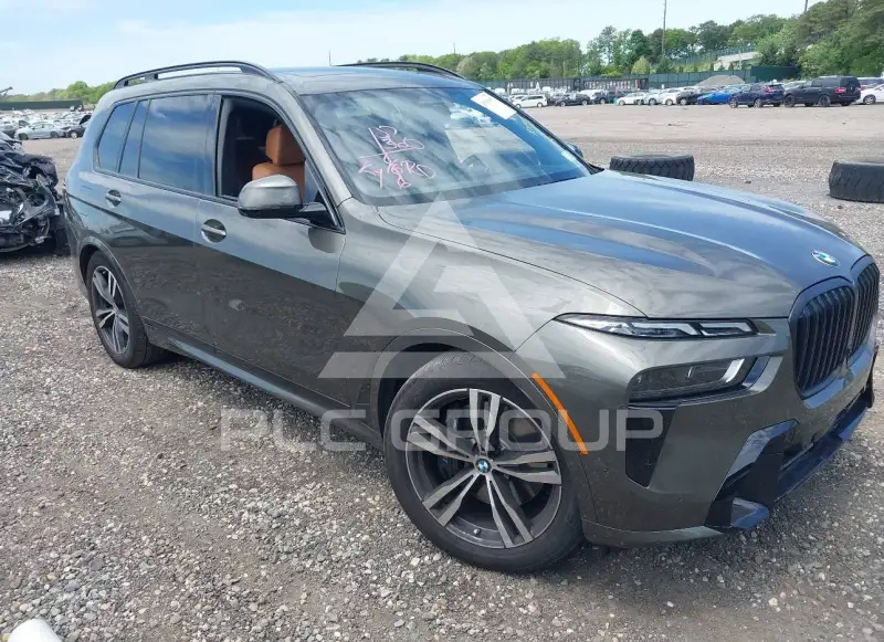 2025 BMW X7 фото