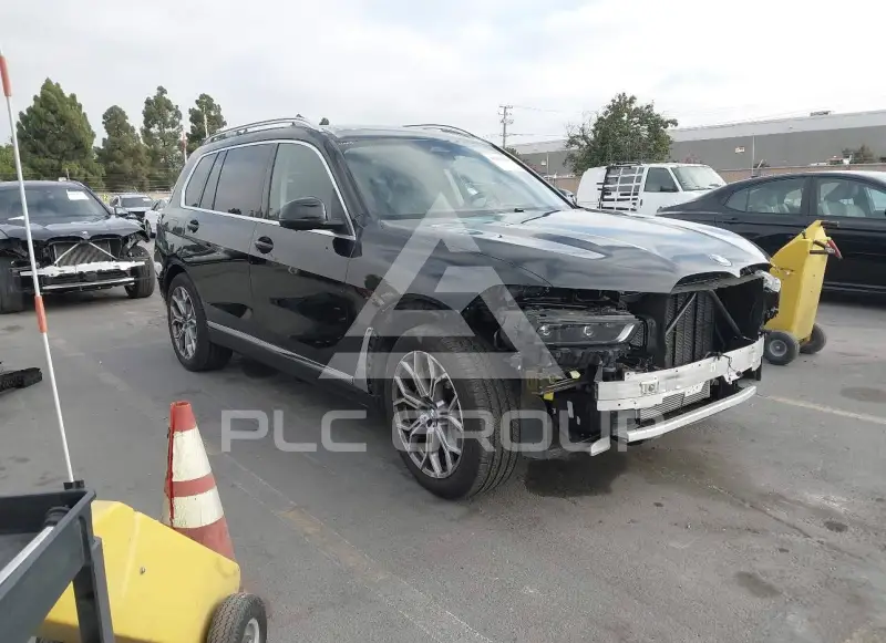 2025 BMW X7 photo