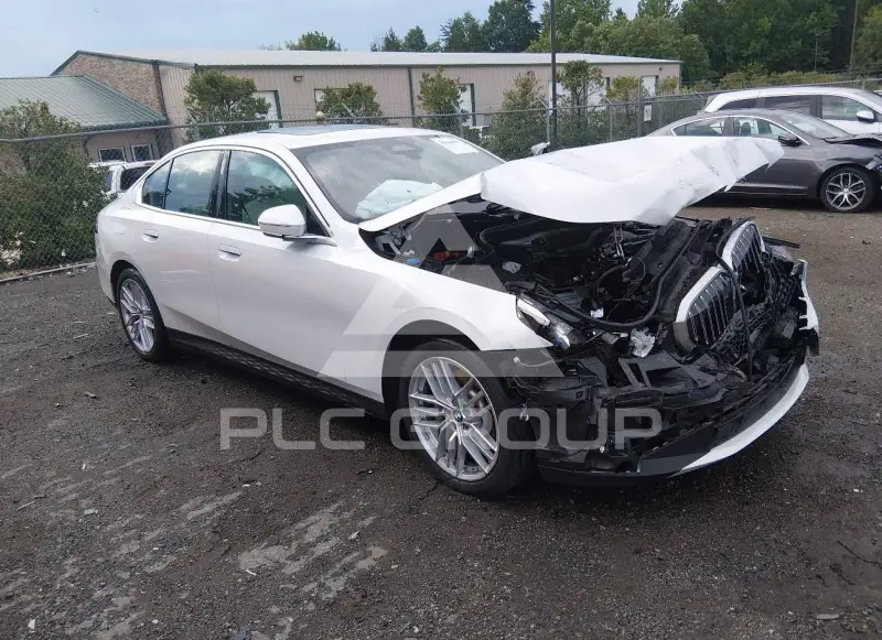 2025 BMW 530 фото