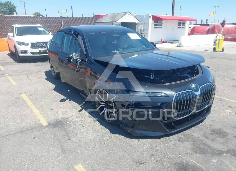 2025 BMW 740 photo