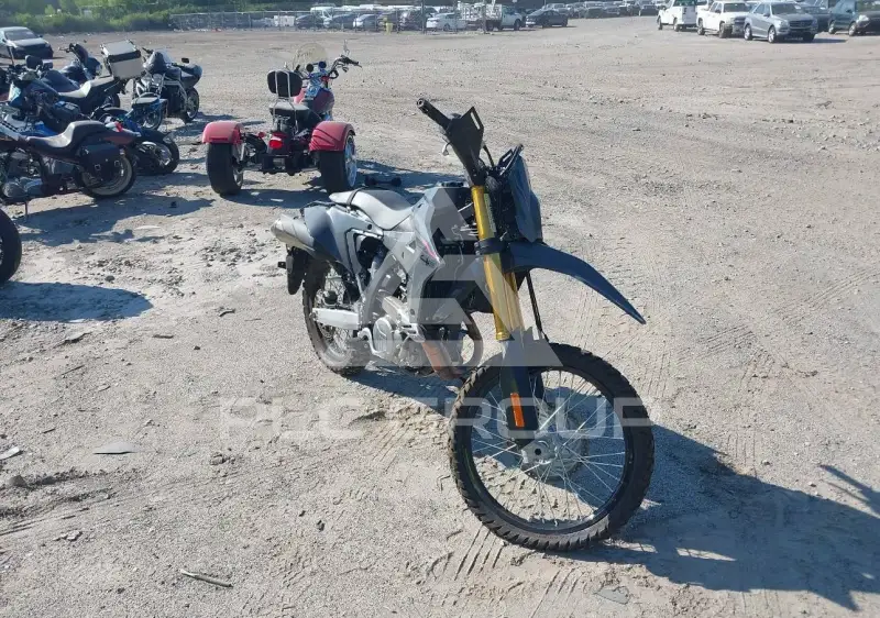 2025 Suzuki DR-Z400 photo