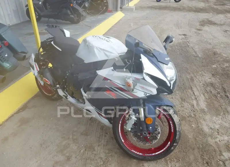 2025 Suzuki GSX-R600 фото