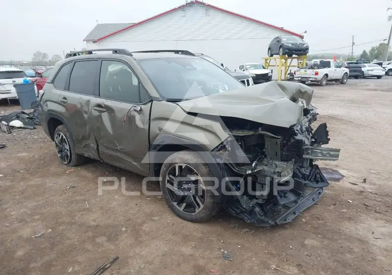 2025 Subaru Forester photo