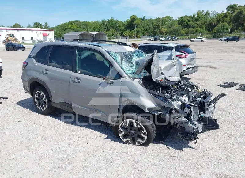 2025 Subaru Forester photo