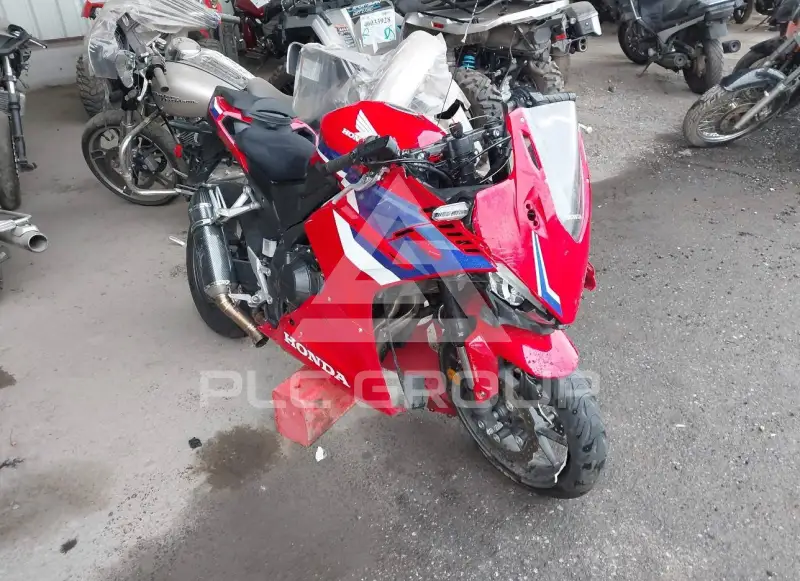2025 Honda CBR500 фото