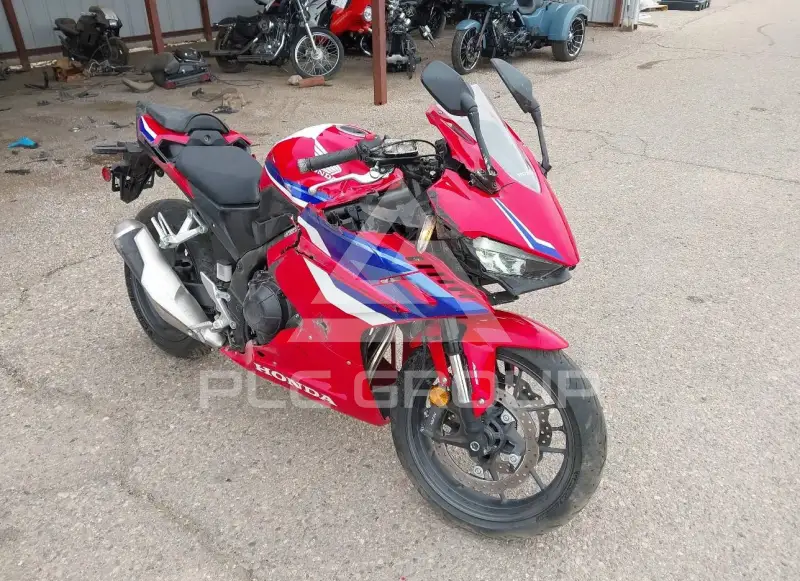 2025 Honda CBR500 фото