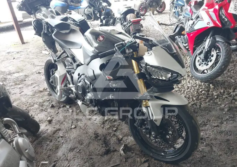 2025 Honda CBR1000 фото