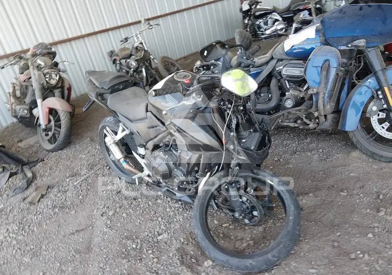 2025 Honda CB500 photo