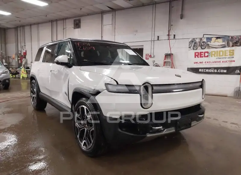 2025 Rivian R1S photo