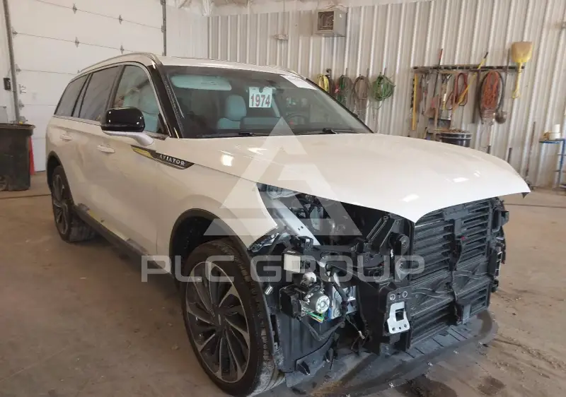 2025 Lincoln AVIATOR photo