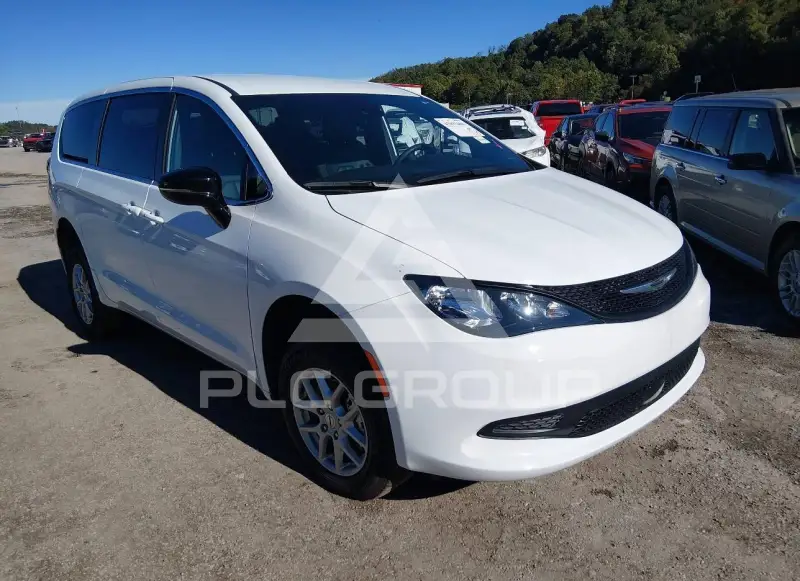 2025 Chrysler VOYAGER фото