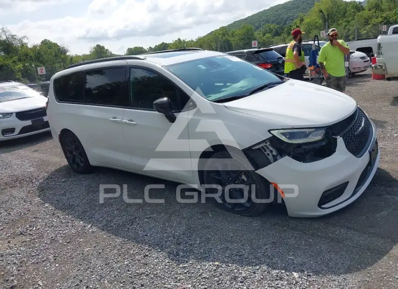 2025 Chrysler PACIFICA photo