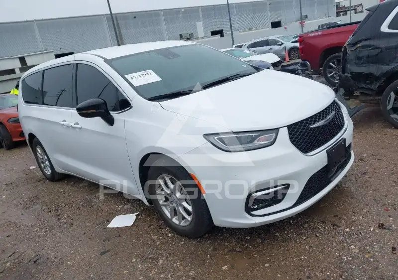 2025 Chrysler PACIFICA photo