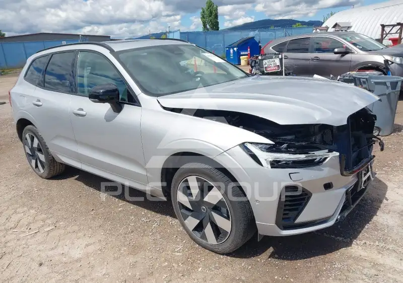 2025 Volvo XC60 photo