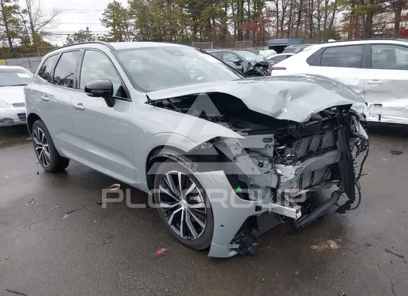 2025 Volvo XC60 фото