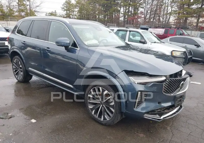 2025 Volvo XC90 photo