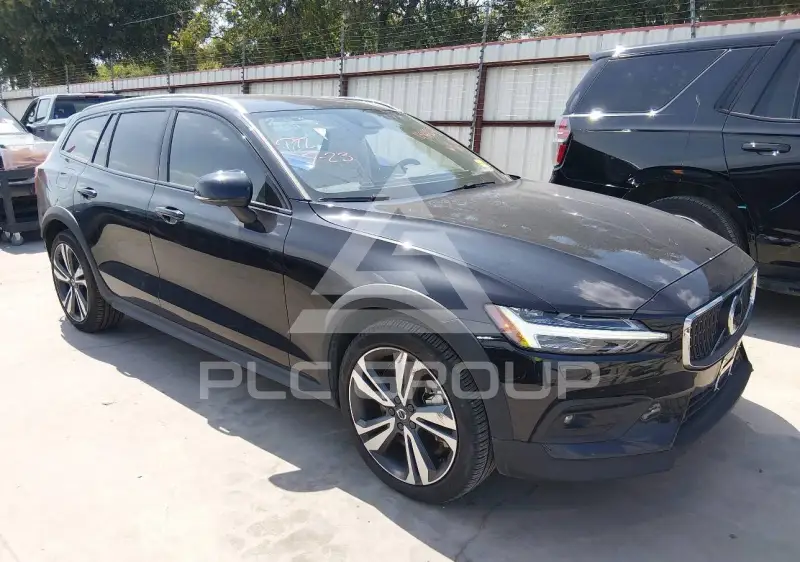 2025 Volvo V60 фото
