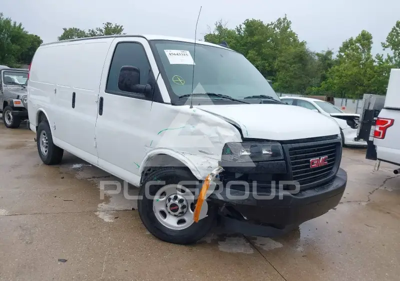 2025 GMC Savana фото