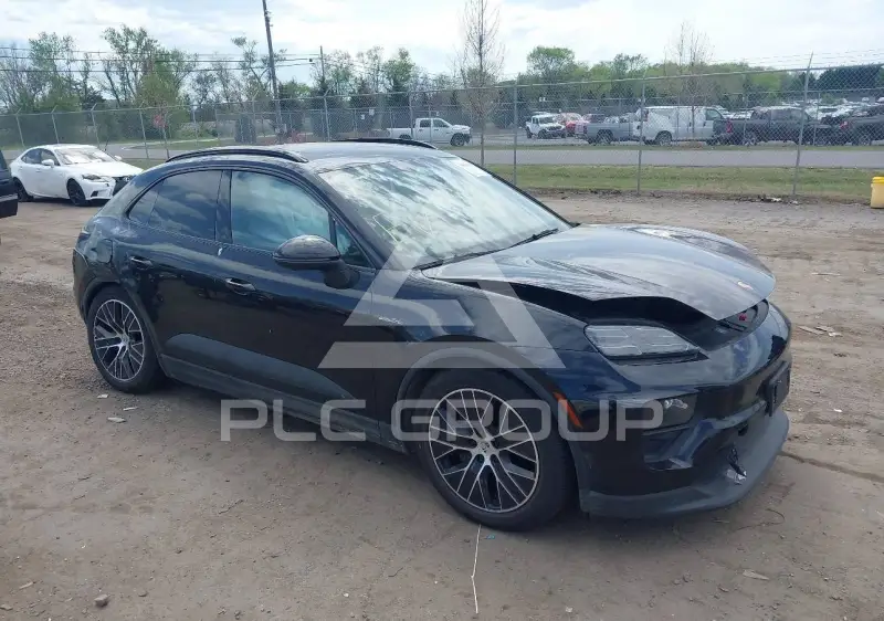2025 Porsche MACAN photo