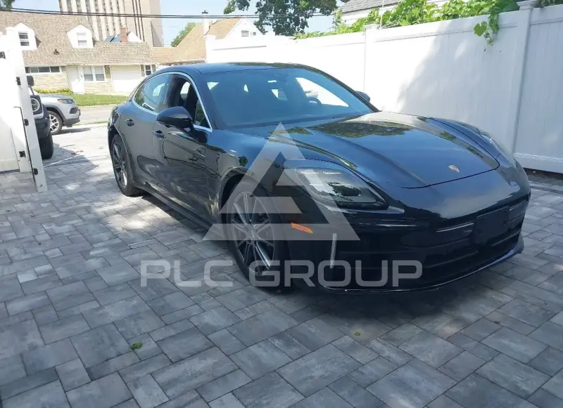 2025 Porsche Panamera photo