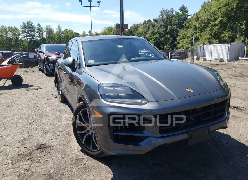 2025 Porsche CAYENNE photo