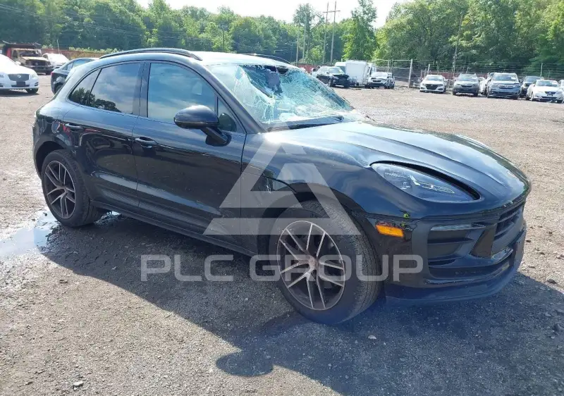 2025 Porsche MACAN photo