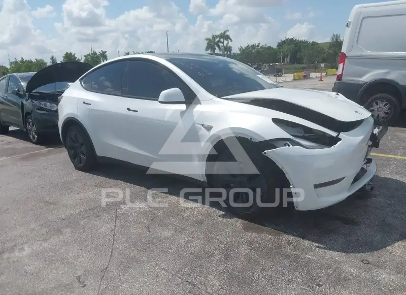 2025 Tesla Model Y фото
