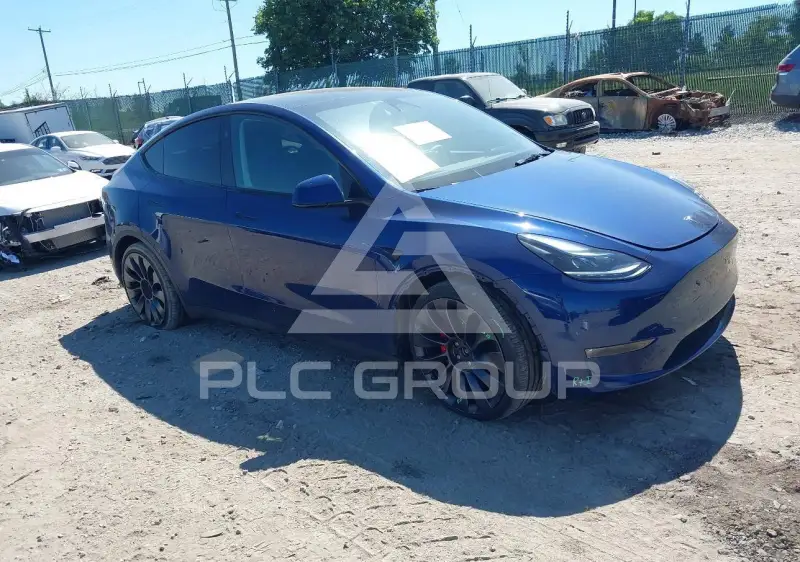 2025 Tesla Model Y фото