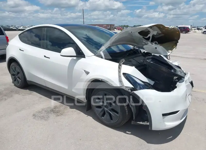 2025 Tesla Model Y фото