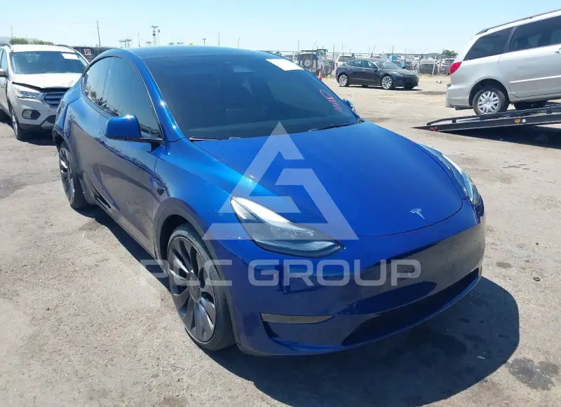 2025 Tesla Model Y фото