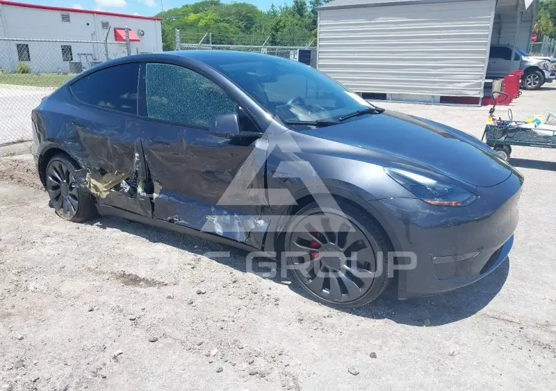 2025 Tesla Model Y фото